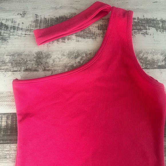 Elegant Pink One-Shoulder Dress - Picture 3 of 4